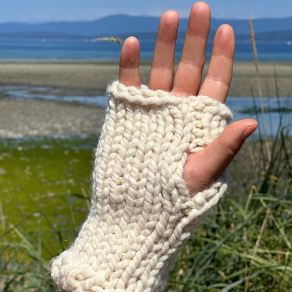 NWT Handknit Chunky Wool Fingerless Gloves ~ Unisex - Picture 2 of 7